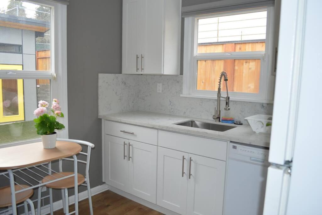 Cozy Crown Hill Carkeek Cottage W/3 Beds, Full Kitchen & Backyard In North סיאטל מראה חיצוני תמונה